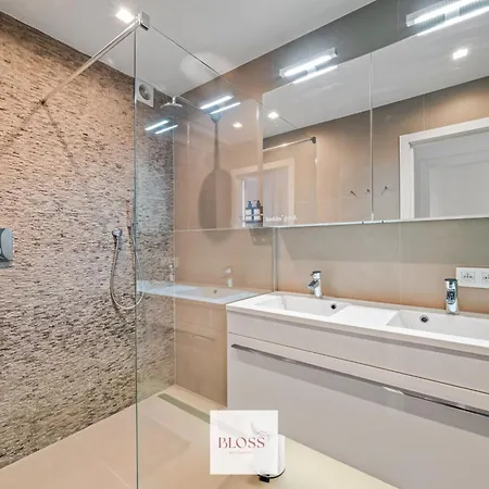 Nr 9 By The Sea By Bloss * Οστένδη
